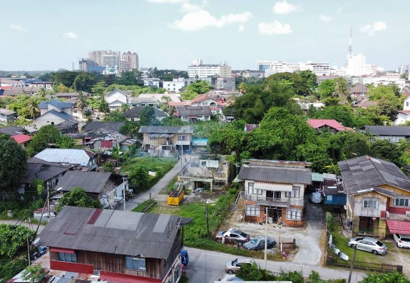 (10,402 KP, Dkt KB Mall, Freehold) Tanah Kediaman di Kg Kubur Kuda, KB