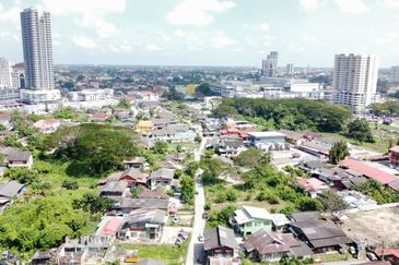 (10,402 KP, Dkt KB Mall, Freehold) Tanah Kediaman di Kg Kubur Kuda, KB