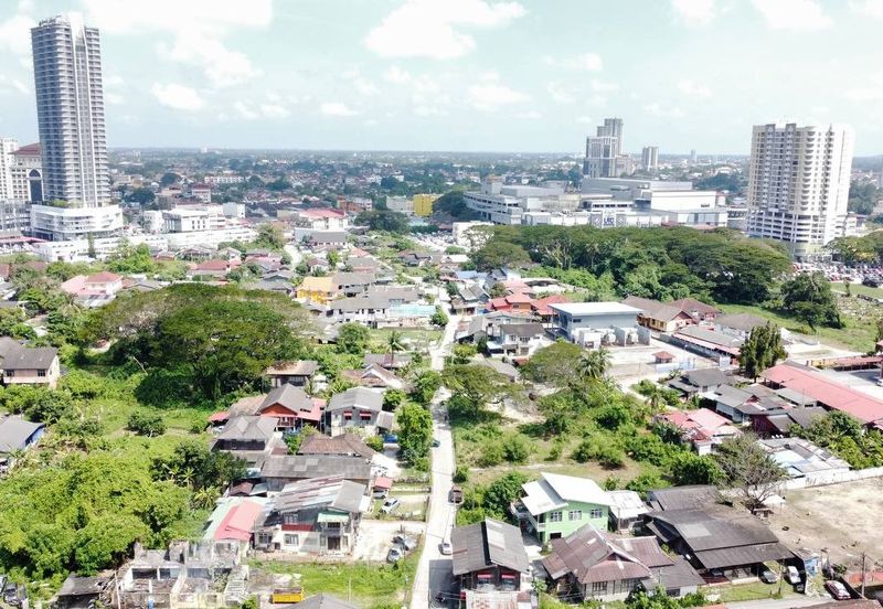 (10,402 KP, Dkt KB Mall, Freehold) Tanah Kediaman di Kg Kubur Kuda, KB