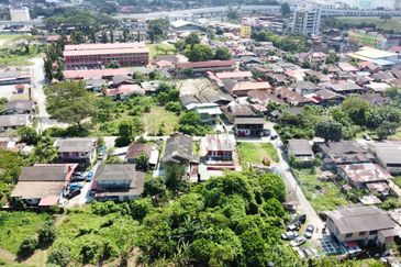 (10,402 KP, Dkt KB Mall, Freehold) Tanah Kediaman di Kg Kubur Kuda, KB