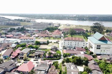 (10,402 KP, Dkt KB Mall, Freehold) Tanah Kediaman di Kg Kubur Kuda, KB