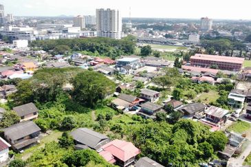 (10,402 KP, Dkt KB Mall, Freehold) Tanah Kediaman di Kg Kubur Kuda, KB