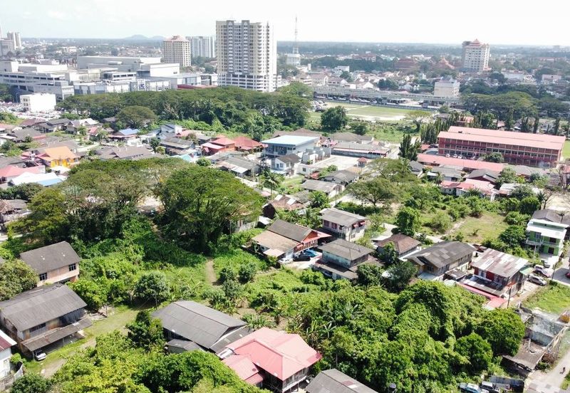 (10,402 KP, Dkt KB Mall, Freehold) Tanah Kediaman di Kg Kubur Kuda, KB