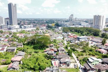 (10,402 KP, Dkt KB Mall, Freehold) Tanah Kediaman di Kg Kubur Kuda, KB