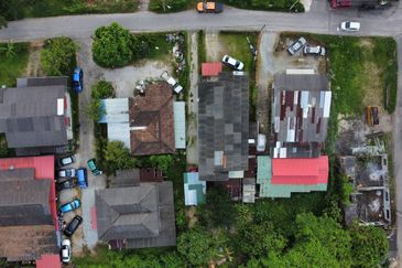 (10,402 KP, Dkt KB Mall, Freehold) Tanah Kediaman di Kg Kubur Kuda, KB