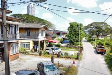 (10,402 KP, Dkt KB Mall, Freehold) Tanah Kediaman di Kg Kubur Kuda, KB