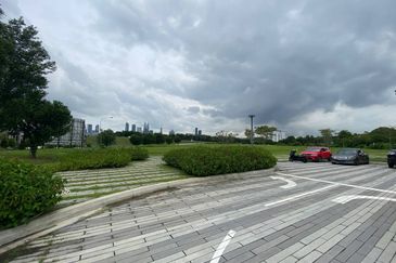 Padang Residence Kota Semarak