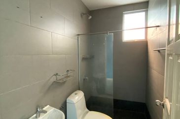 Freehold and 0.8 Acres of Residential Land with 3 Sty Residential Building, Brickfields, KL