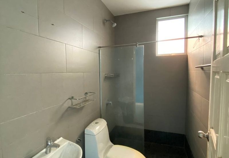 Freehold and 0.8 Acres of Residential Land with 3 Sty Residential Building, Brickfields, KL