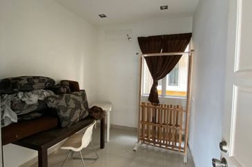 Freehold and 0.8 Acres of Residential Land with 3 Sty Residential Building, Brickfields, KL