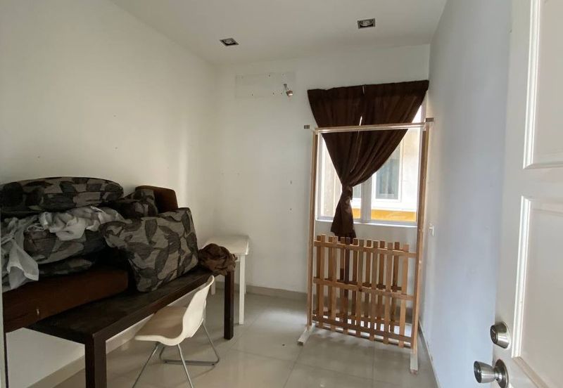 Freehold and 0.8 Acres of Residential Land with 3 Sty Residential Building, Brickfields, KL