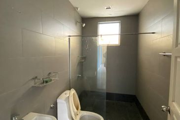 Freehold and 0.8 Acres of Residential Land with 3 Sty Residential Building, Brickfields, KL