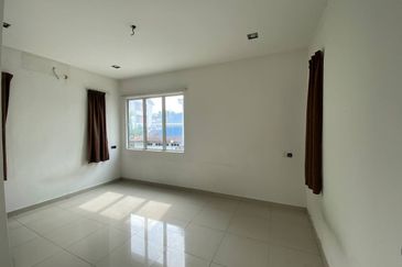 Freehold and 0.8 Acres of Residential Land with 3 Sty Residential Building, Brickfields, KL