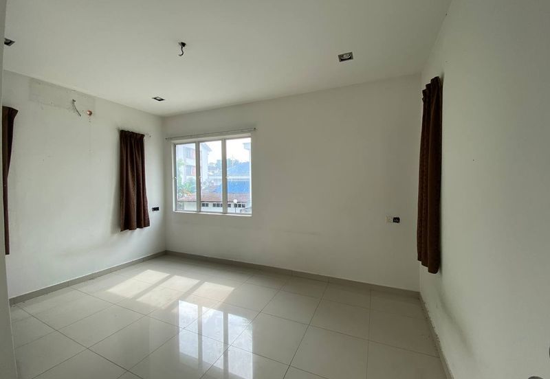 Freehold and 0.8 Acres of Residential Land with 3 Sty Residential Building, Brickfields, KL