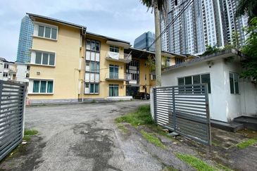 Freehold and 0.8 Acres of Residential Land with 3 Sty Residential Building, Brickfields, KL