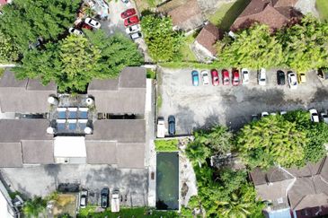 Freehold and 0.8 Acres of Residential Land with 3 Sty Residential Building, Brickfields, KL