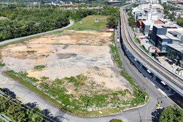 HiCom-Glenmarie Industrial Park