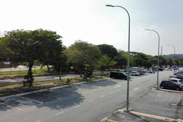 Jalan Pulau Lumut Q U10/Q @ Alam Budiman
