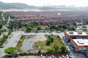 Jalan Pulau Lumut Q U10/Q @ Alam Budiman