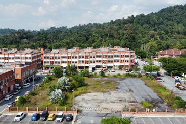 Jalan Pulau Lumut Q U10/Q @ Alam Budiman