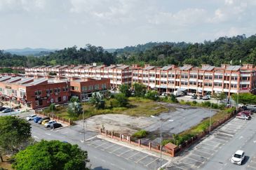 Jalan Pulau Lumut Q U10/Q @ Alam Budiman