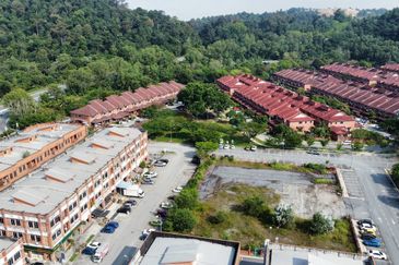 Jalan Pulau Lumut Q U10/Q @ Alam Budiman