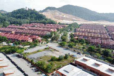 Jalan Pulau Lumut Q U10/Q @ Alam Budiman