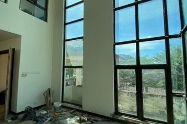 (10925 Sq Ft, Corner, Freehold & Facing South)3 Sty Bungalow @ Amberhill, Taman Melawati, Kuala Lumpur