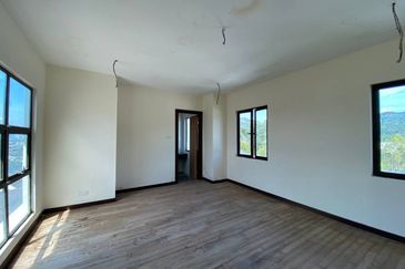 (10925 Sq Ft, Corner, Freehold & Facing South)3 Sty Bungalow @ Amberhill, Taman Melawati, Kuala Lumpur