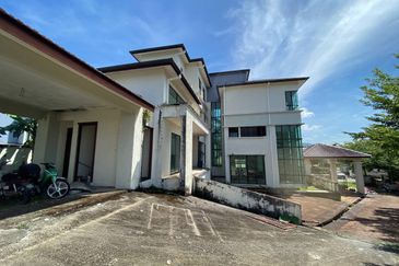 (10925 Sq Ft, Corner, Freehold & Facing South)3 Sty Bungalow @ Amberhill, Taman Melawati, Kuala Lumpur