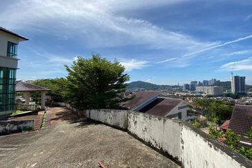 (10925 Sq Ft, Corner, Freehold & Facing South)3 Sty Bungalow @ Amberhill, Taman Melawati, Kuala Lumpur