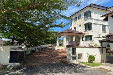 (10925 Sq Ft, Corner, Freehold & Facing South)3 Sty Bungalow @ Amberhill, Taman Melawati, Kuala Lumpur