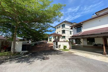 (10925 Sq Ft, Corner, Freehold & Facing South)3 Sty Bungalow @ Amberhill, Taman Melawati, Kuala Lumpur