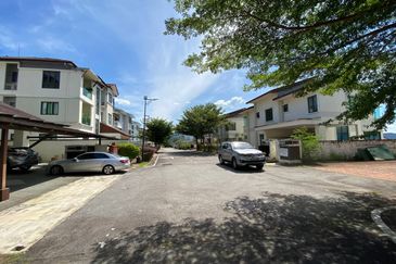 (10925 Sq Ft, Corner, Freehold & Facing South)3 Sty Bungalow @ Amberhill, Taman Melawati, Kuala Lumpur