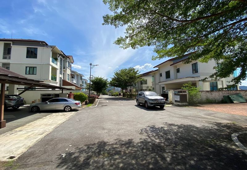 (10925 Sq Ft, Corner, Freehold & Facing South)3 Sty Bungalow @ Amberhill, Taman Melawati, Kuala Lumpur