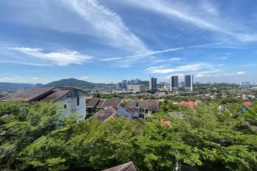 (10925 Sq Ft, Corner, Freehold & Facing South)3 Sty Bungalow @ Amberhill, Taman Melawati, Kuala Lumpur