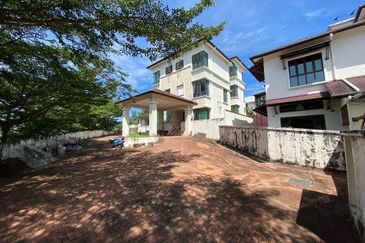 (10925 Sq Ft, Corner, Freehold & Facing South)3 Sty Bungalow @ Amberhill, Taman Melawati, Kuala Lumpur