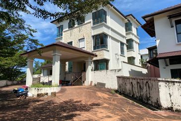 (10925 Sq Ft, Corner, Freehold & Facing South)3 Sty Bungalow @ Amberhill, Taman Melawati, Kuala Lumpur