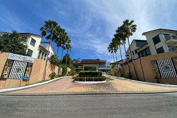 (6555 Sq Ft, Freehold & Facing South) 3 Storey Bungalow @ Amberhill, Taman Melawati, Kuala Lumpur