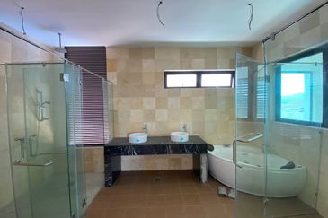 (6555 Sq Ft, Freehold & Facing South) 3 Storey Bungalow @ Amberhill, Taman Melawati, Kuala Lumpur