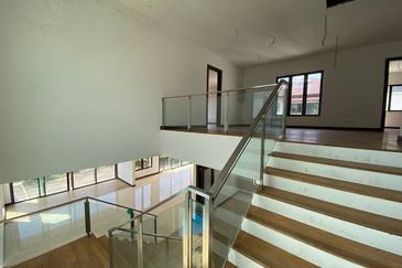 (6555 Sq Ft, Freehold & Facing South) 3 Storey Bungalow @ Amberhill, Taman Melawati, Kuala Lumpur