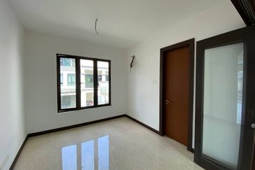 (6555 Sq Ft, Freehold & Facing South) 3 Storey Bungalow @ Amberhill, Taman Melawati, Kuala Lumpur