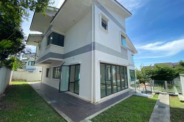 (6555 Sq Ft, Freehold & Facing South) 3 Storey Bungalow @ Amberhill, Taman Melawati, Kuala Lumpur