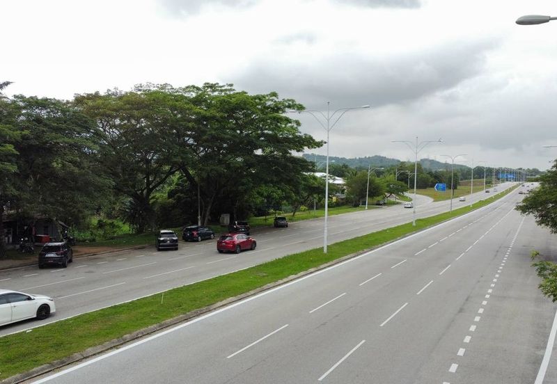 (Freehold, Non Bumi, Road Frontage)2.55 Acres of Development Land, Kg Desa Putra, Kajang
