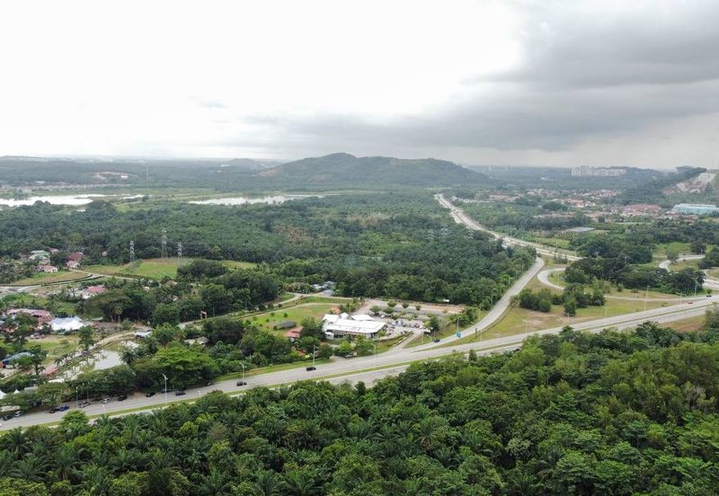 (Freehold, Non Bumi, Road Frontage)2.55 Acres of Development Land, Kg Desa Putra, Kajang