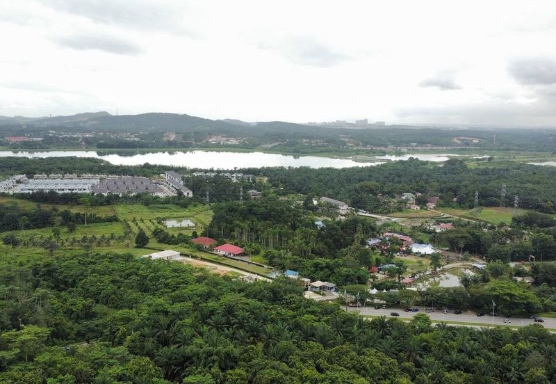 (Freehold, Non Bumi, Road Frontage)2.55 Acres of Development Land, Kg Desa Putra, Kajang