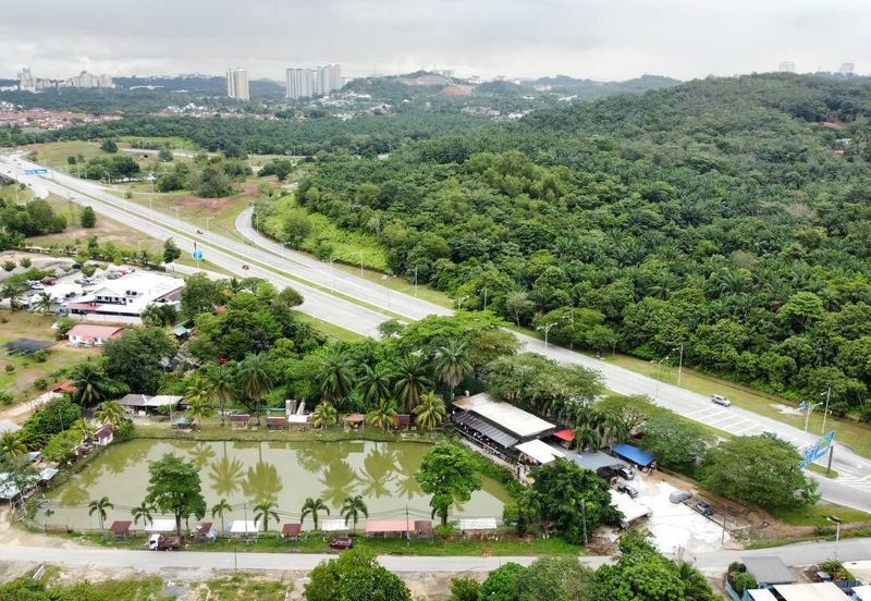 (Freehold, Non Bumi, Road Frontage)2.55 Acres of Development Land, Kg Desa Putra, Kajang