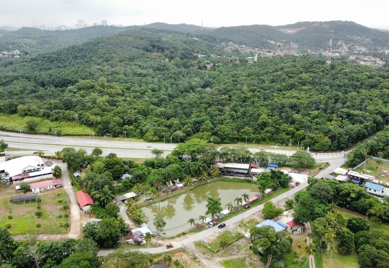 (Freehold, Non Bumi, Road Frontage)2.55 Acres of Development Land, Kg Desa Putra, Kajang