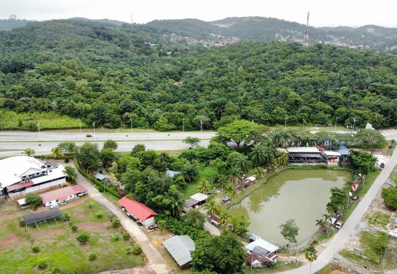 (Freehold, Non Bumi, Road Frontage)2.55 Acres of Development Land, Kg Desa Putra, Kajang