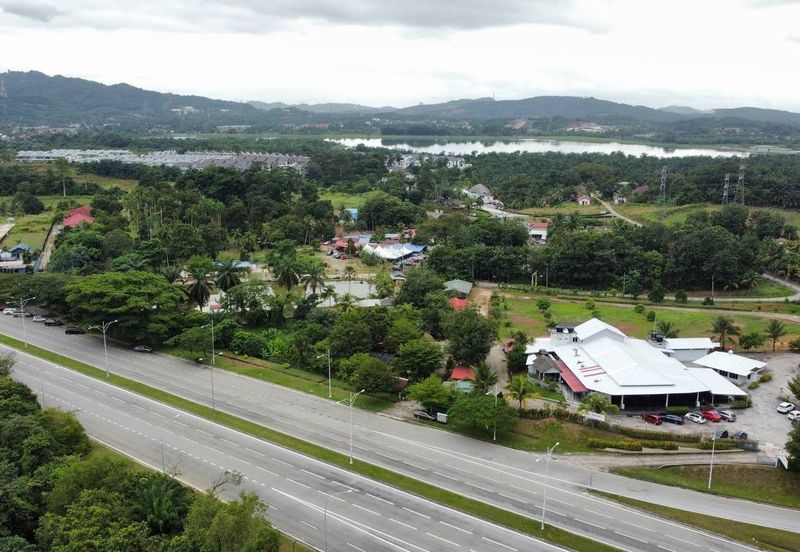 (Freehold, Non Bumi, Road Frontage)2.55 Acres of Development Land, Kg Desa Putra, Kajang